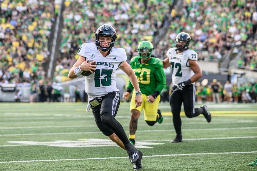 NCAA Football: Hawaii at Oregon