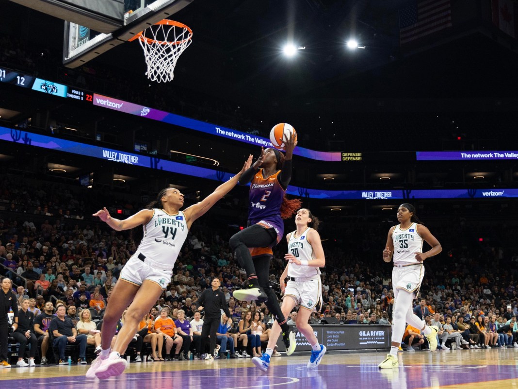 Phoenix Mercury guard Kahleah Copper (2) goes up for a lay-up during the game at Footprint Center in Phoenix on June 18, 2024.