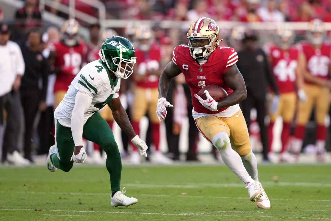 San Francisco 49ers wide receiver Deebo Samuel Sr. (right) runs after a catch against New York Jets cornerback D.J. Reed (4) during the second quarter at Levi's Stadium on September 9, 2024.