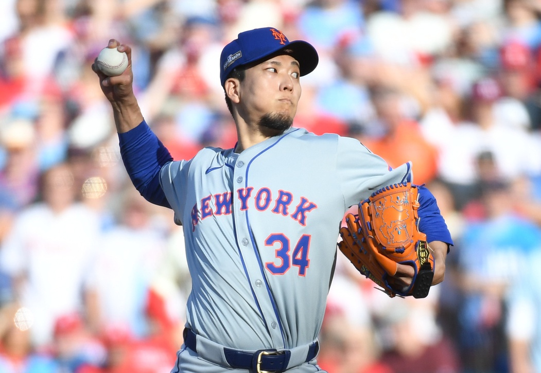 MLB: NLDS-New York Mets at Philadelphia Phillies New York Mets pitcher Kodai Senga (34) throws a pitch against the Philadelphia Phillies in the first inning in game one of the NLDS for the 2024 MLB Playoffs