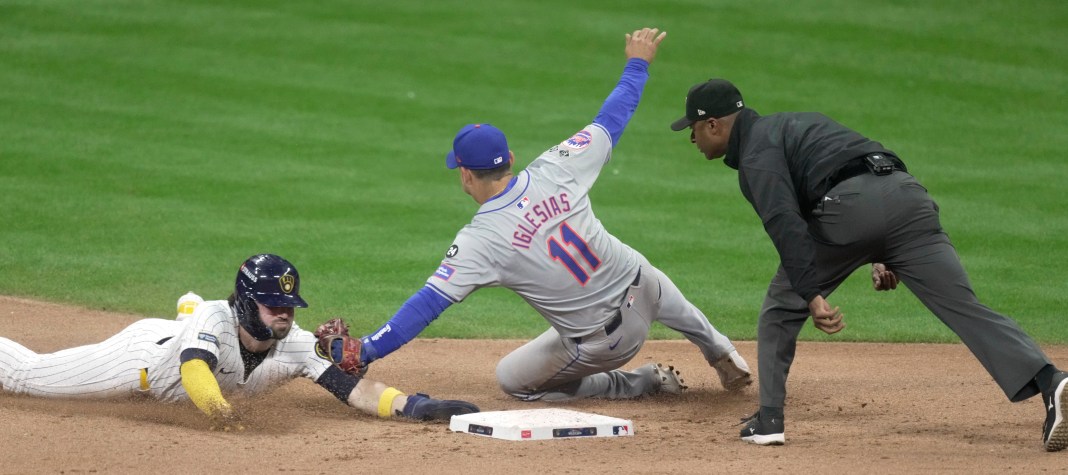 Syndication: Journal Sentinel mets brewers game 3 nl wild card