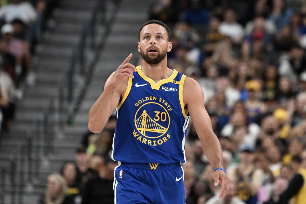 NBA: Preseason-Golden State Warriors at Los Angeles Lakers Warriors star Stephen Curry gestures during a preseason game against the Lakers.