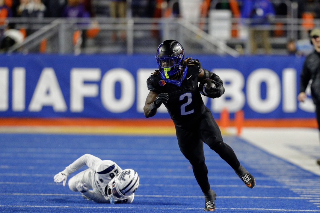NCAA Football: Nevada at Boise State Boise State Broncos running back Ashton Jeanty (2) runs the ball against the Nevada Wolf Pack