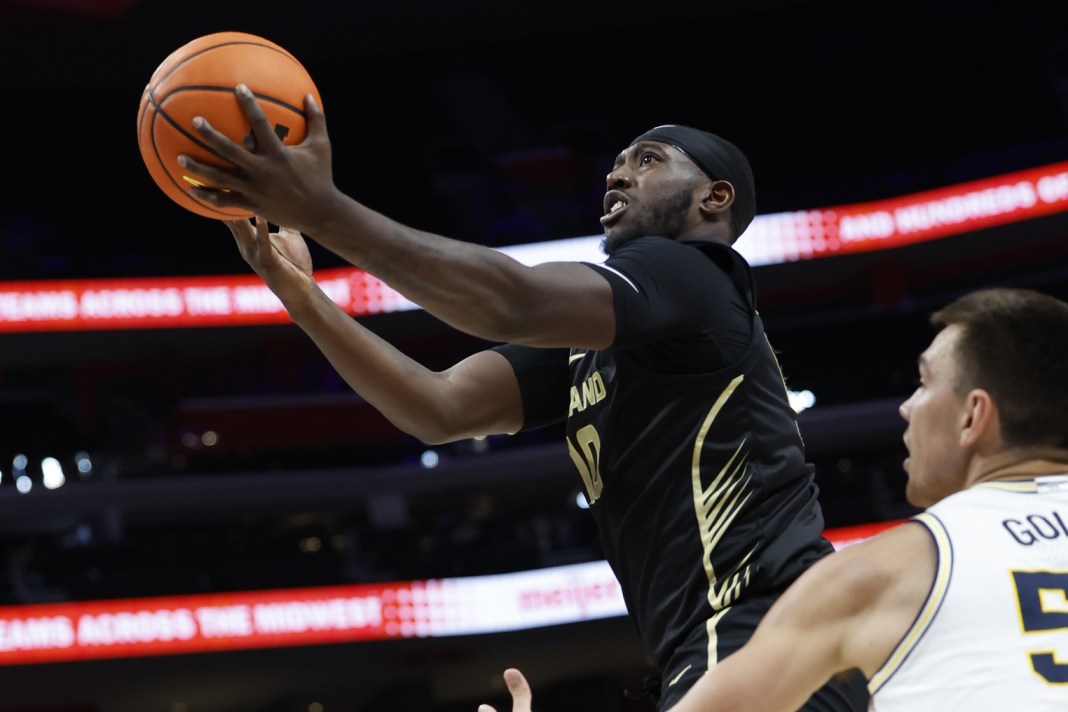 Oakland Golden Grizzlies guard DQ Cole shoots in the second half against the Michigan Wolverines