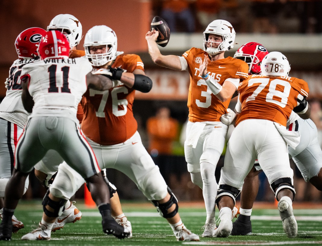 NCAA Football: Georgia at Texas Texas Longhorns quarterback Quinn Ewers throws a pass in the fourth quarter of the game against the Georgia Bulldogs