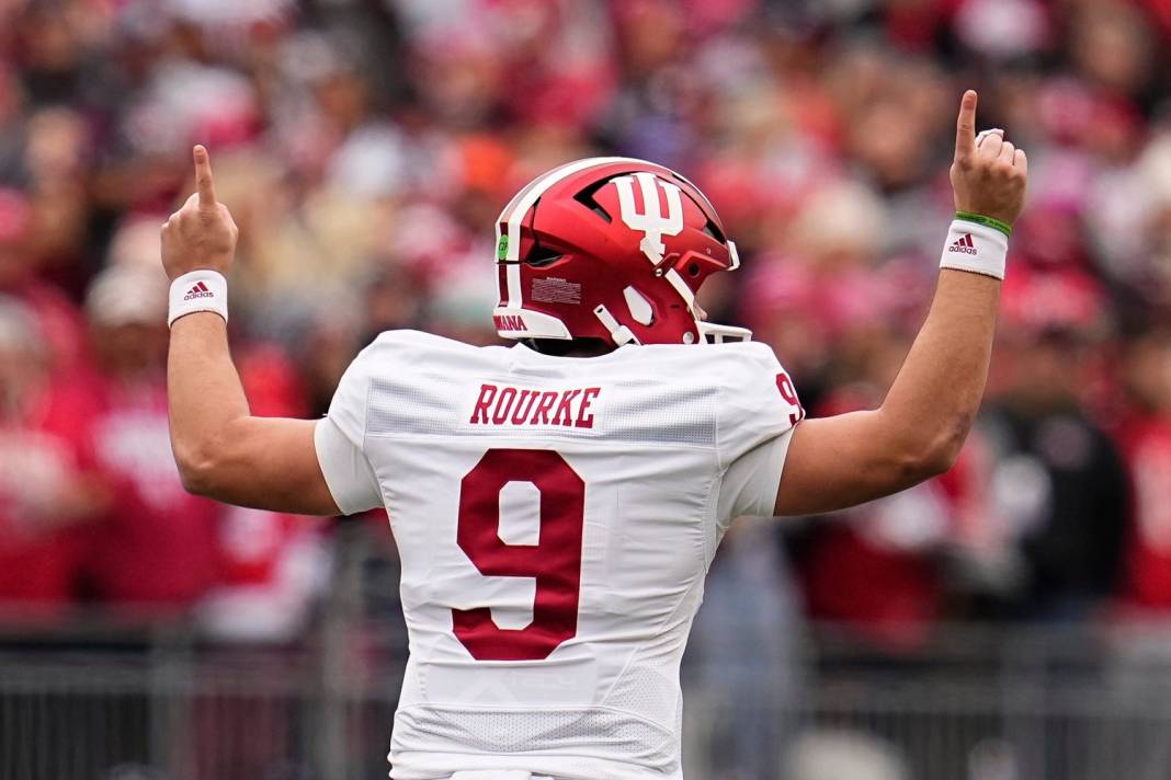 Syndication: USA TODAY Indiana Hoosiers quarterback Kurtis Rourke points upwards