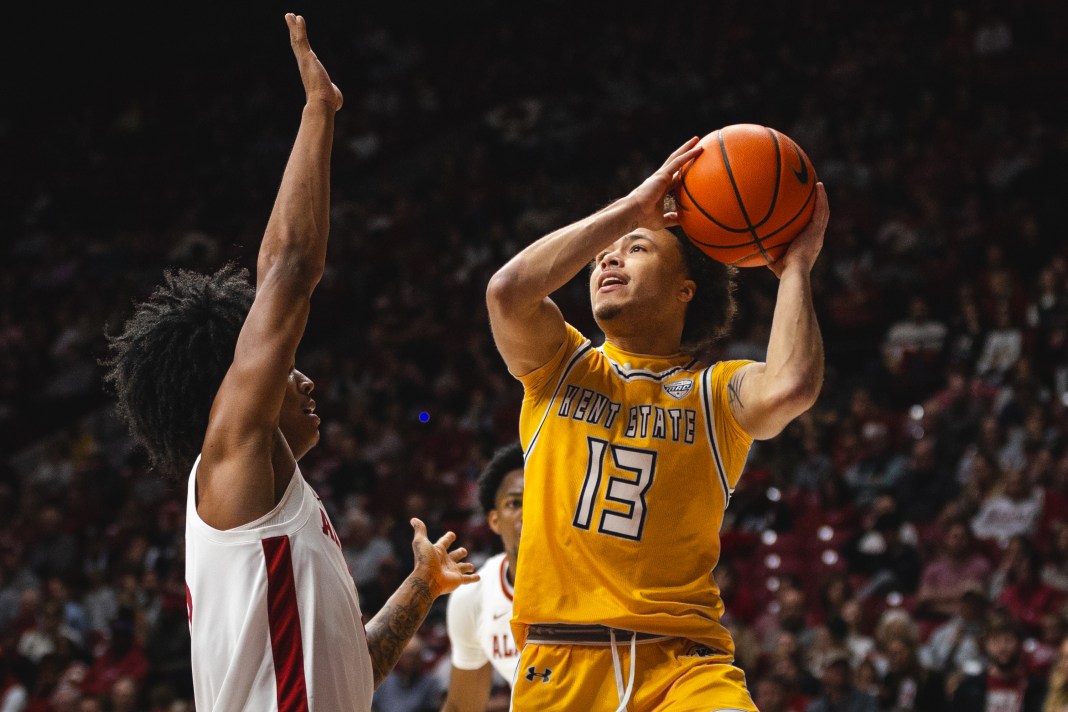 NCAA Basketball: Kent State at Alabama Kent State Golden Flashes guard Jalen Sullinger (13) shoots the ball against Alabama Crimson Tide guard Aden Holloway (2) during the second half at Coleman Coliseum on December 22, 2024