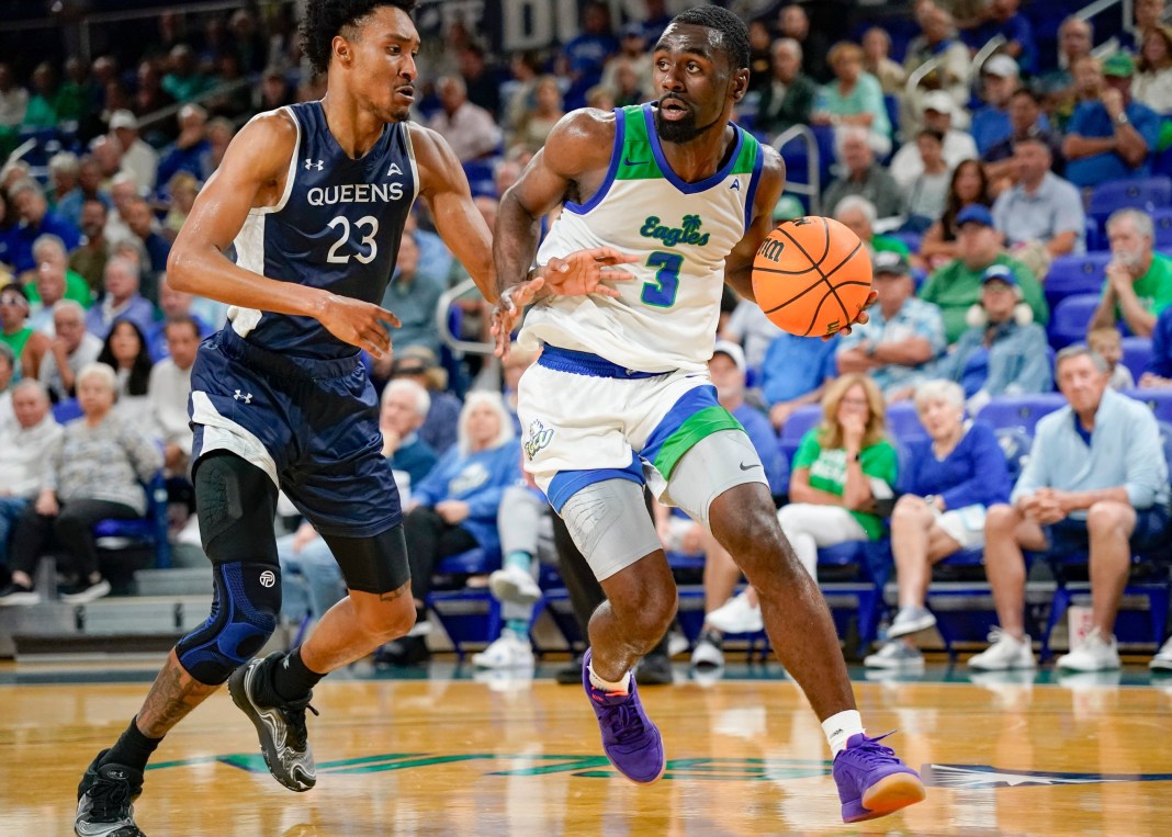 Syndication: Naples Daily News queens university royals men's college basketball