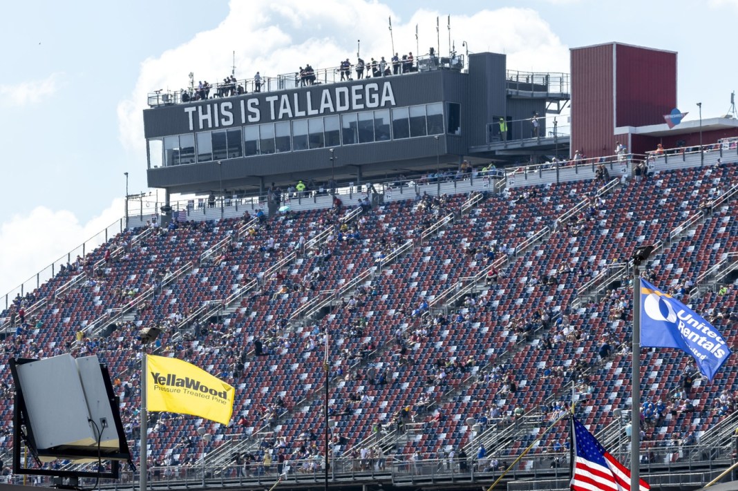 NASCAR: YellaWood 500 yellawood 500 talladega superspeedway
