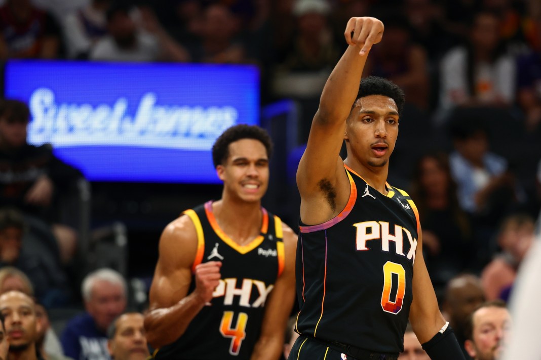 Suns wing Ryan Dunn takes a three against the Thunder during the 2024-25 NBA season.