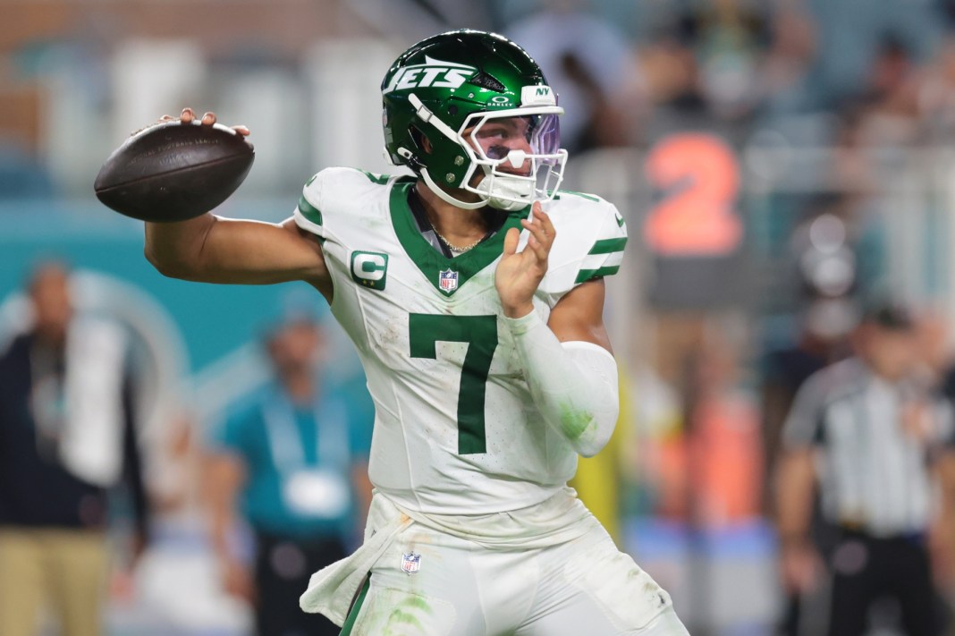 Jets quarterback Justin Fields throws a pass against the Dolphins during the 2025 NFL season.