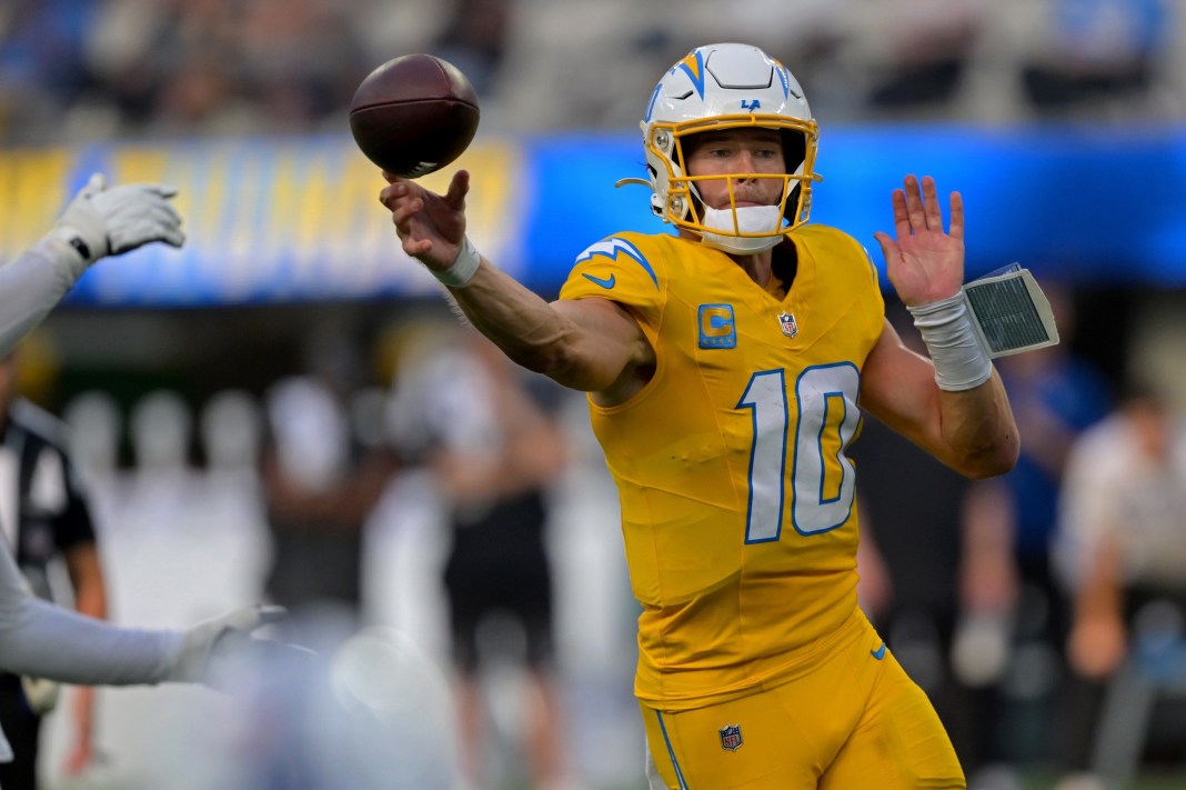 NFL: Indianapolis Colts at Los Angeles Chargers Justin Herbert, Los Angeles Chargers, NFL