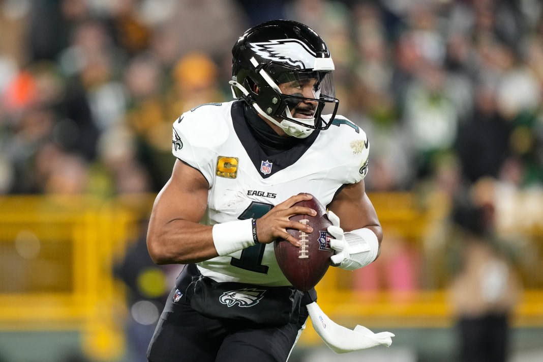 Eagles star Jalen Hurts looks to make a play against the Packers during the 2025 NFL season.